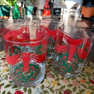 4 VINTAGE LIBBEY CHRISTMAS WREATH AND RIBBON GLASS JUICE CUPS